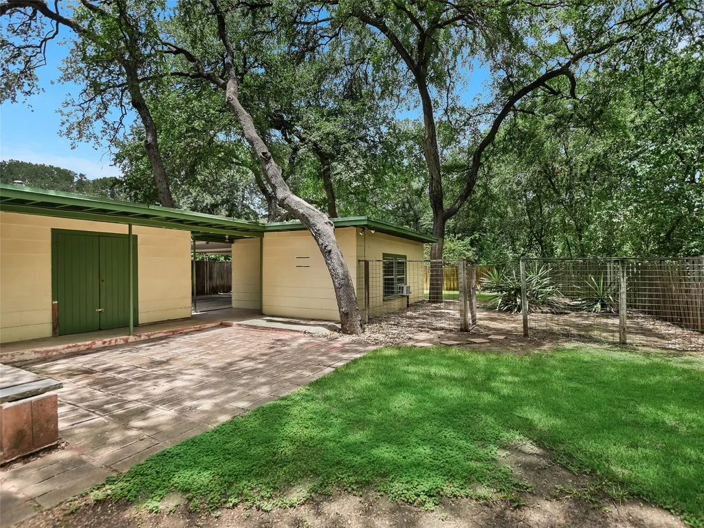 2004 Griswold Lane Austin TX 78703