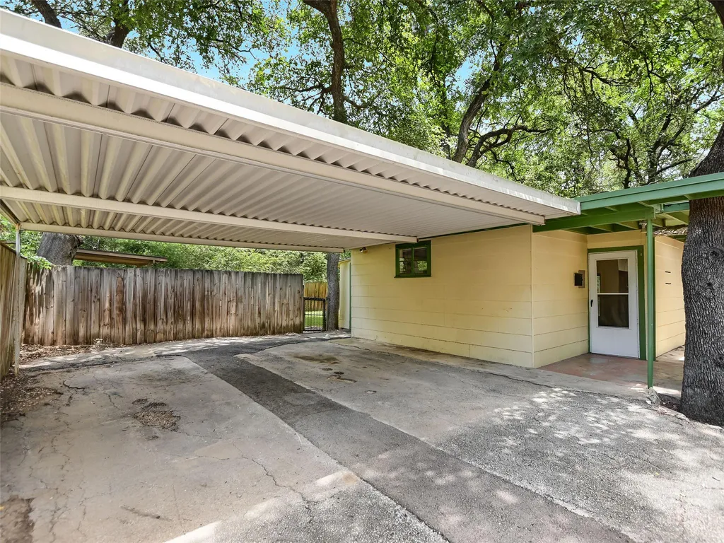 2004 Griswold Lane Austin TX 78703