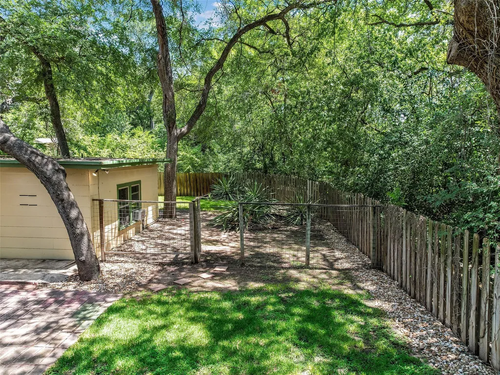 2004 Griswold Lane Austin TX 78703