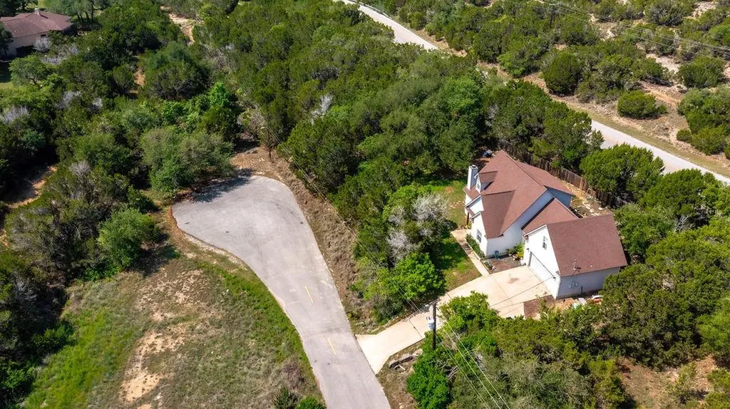 1306 Daviot Drive Spicewood TX 78669
