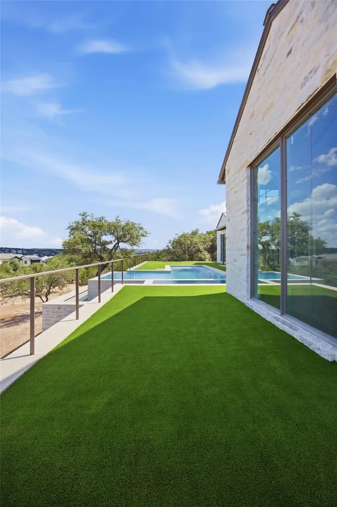 19559 Sandcastle Drive Spicewood TX 78669