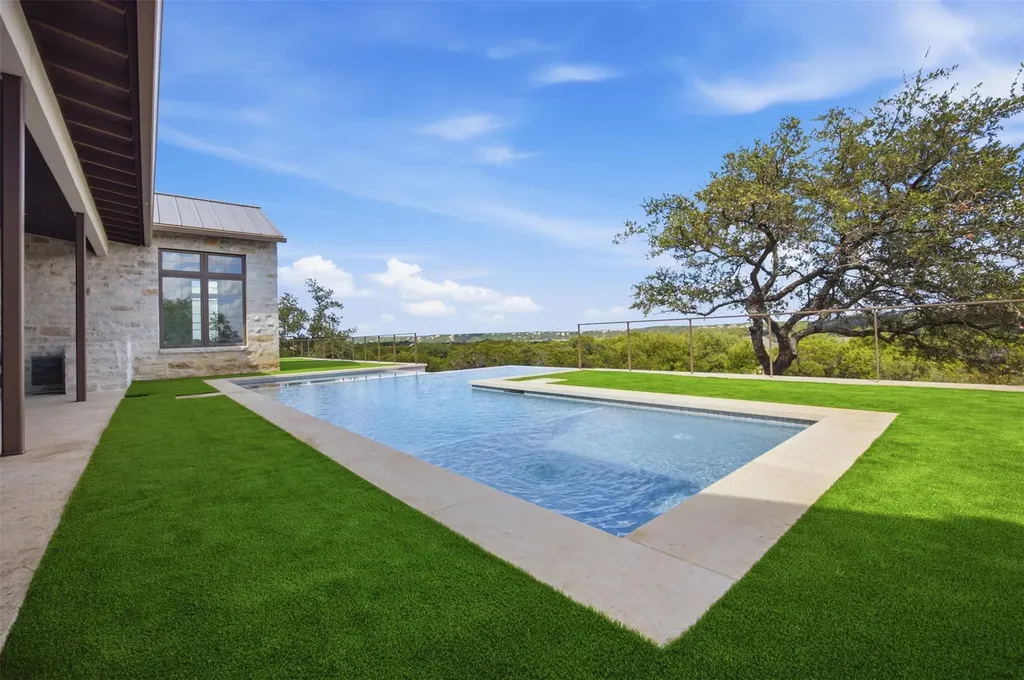 19559 Sandcastle Drive Spicewood TX 78669
