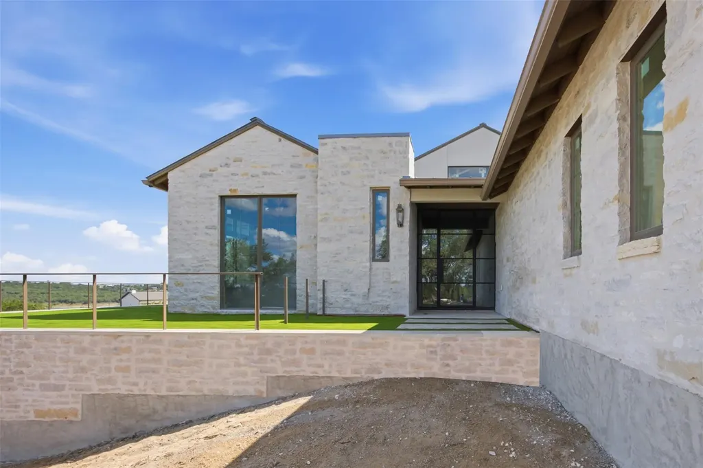 19559 Sandcastle Drive Spicewood TX 78669