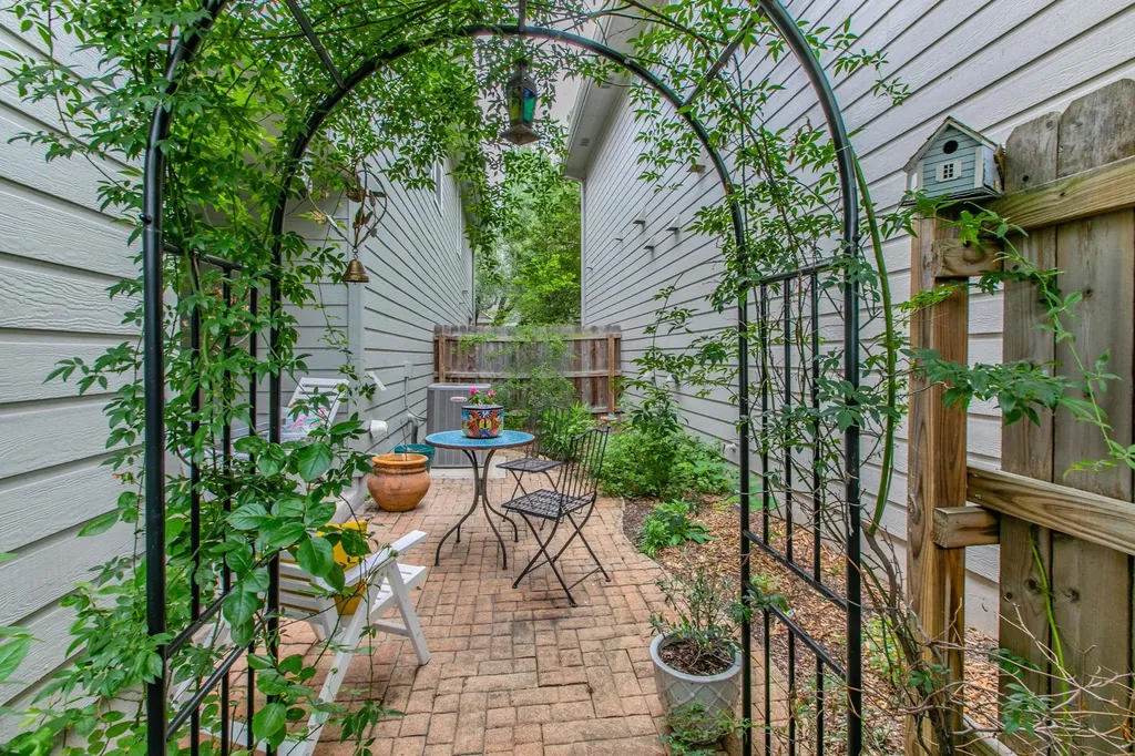 8518 Cahill Drive Austin TX 78729