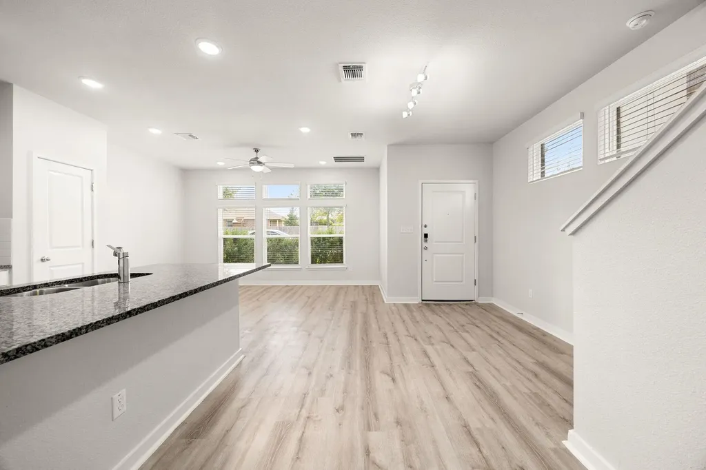 605 W South Street Leander TX 78641