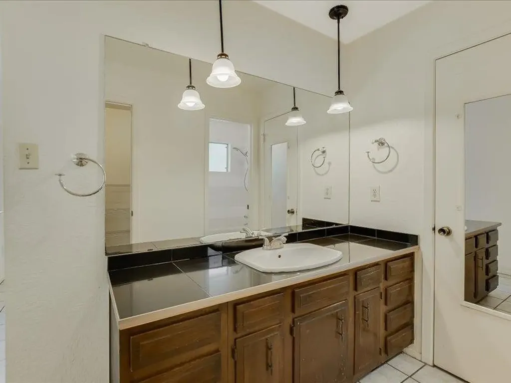 3908 Holt Drive Austin TX 78749