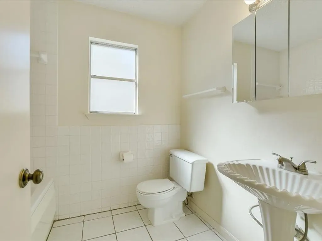 3908 Holt Drive Austin TX 78749
