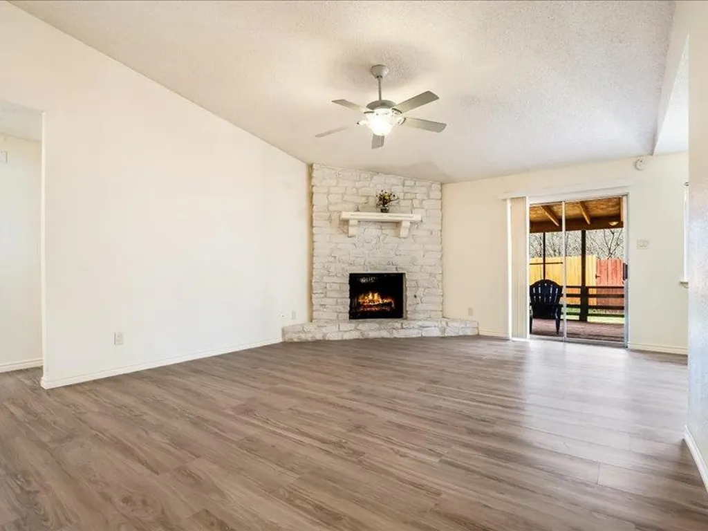 3908 Holt Drive Austin TX 78749