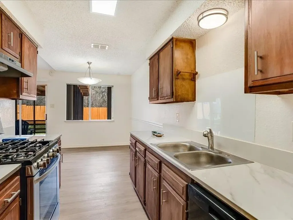 3908 Holt Drive Austin TX 78749