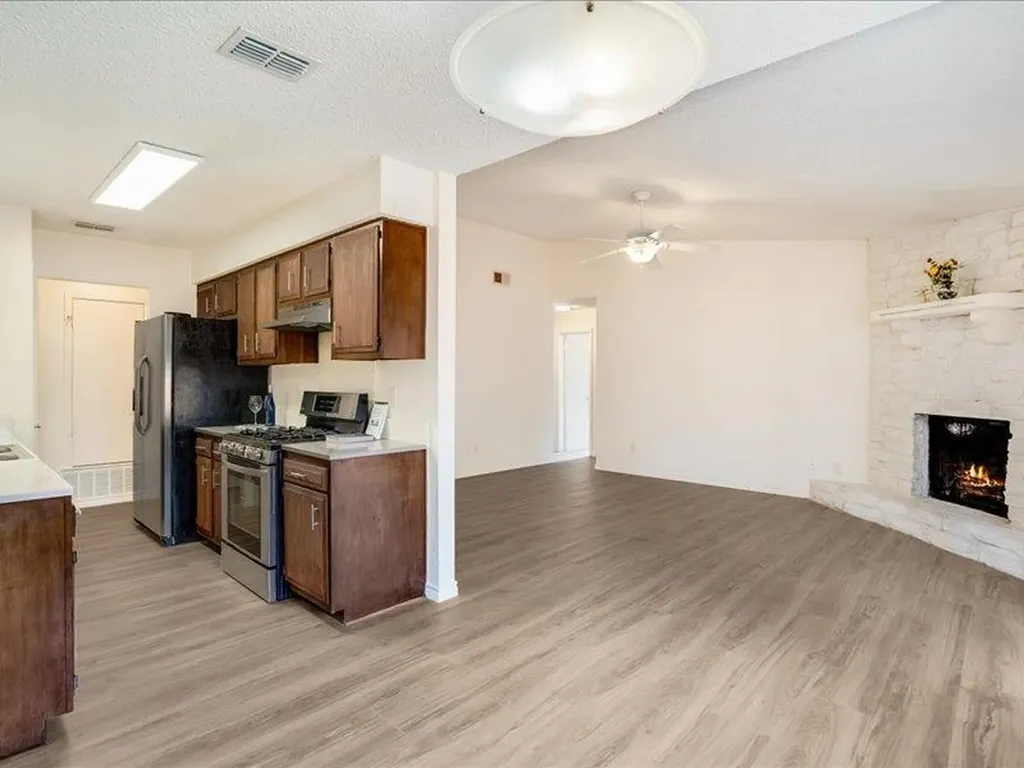 3908 Holt Drive Austin TX 78749