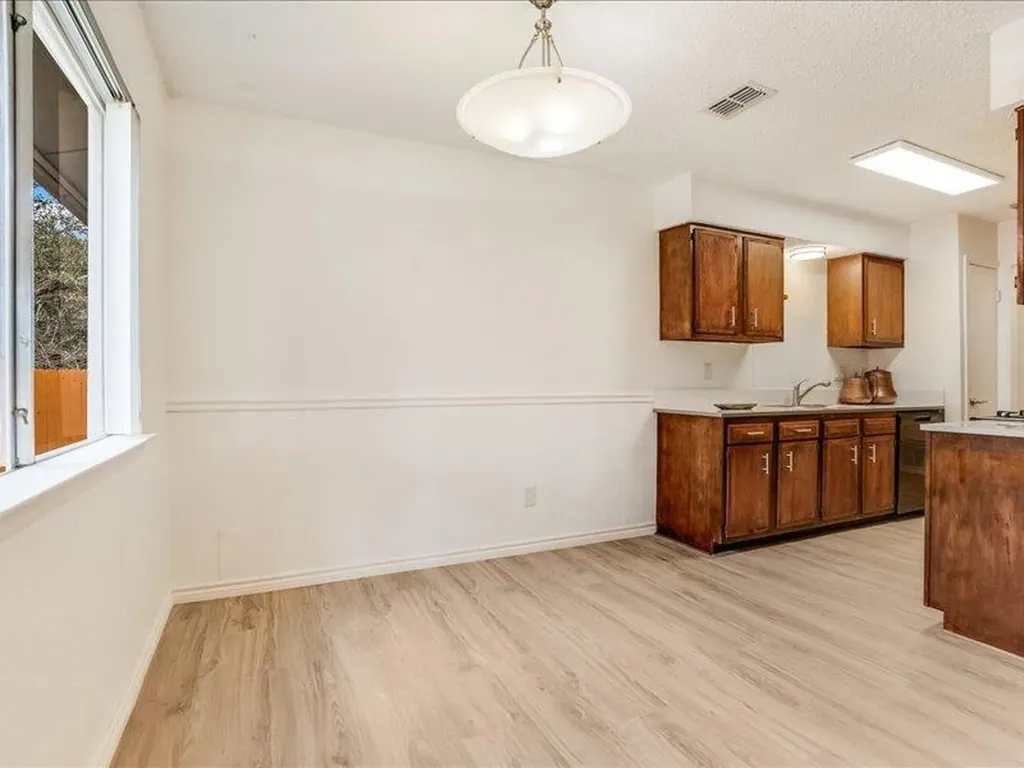 3908 Holt Drive Austin TX 78749