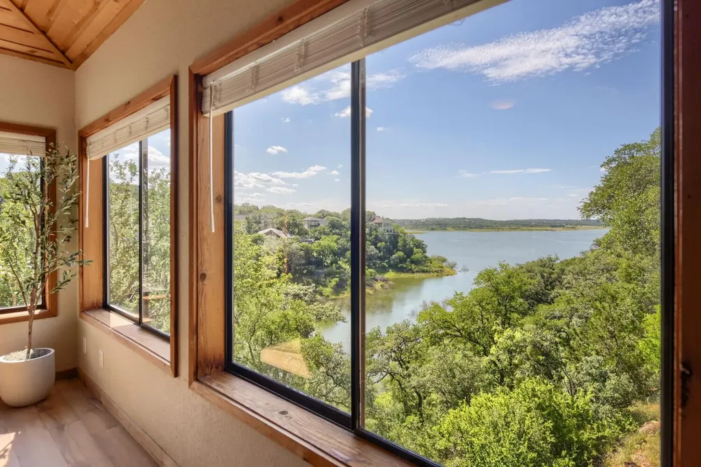 509 Coventry Road Spicewood TX 78669