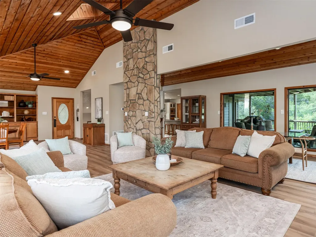 509 Coventry Road Spicewood TX 78669