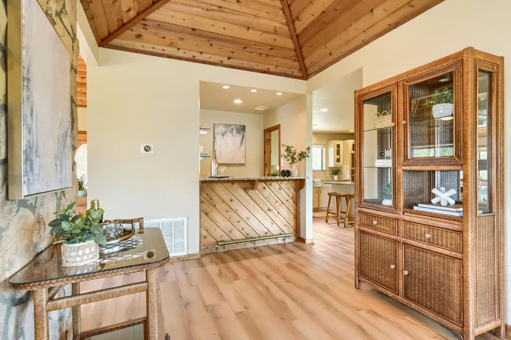 509 Coventry Road Spicewood TX 78669