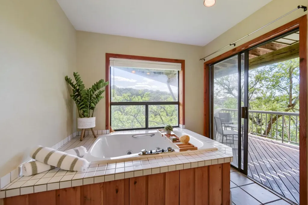 509 Coventry Road Spicewood TX 78669