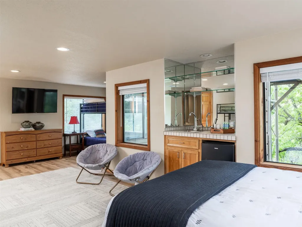 509 Coventry Road Spicewood TX 78669