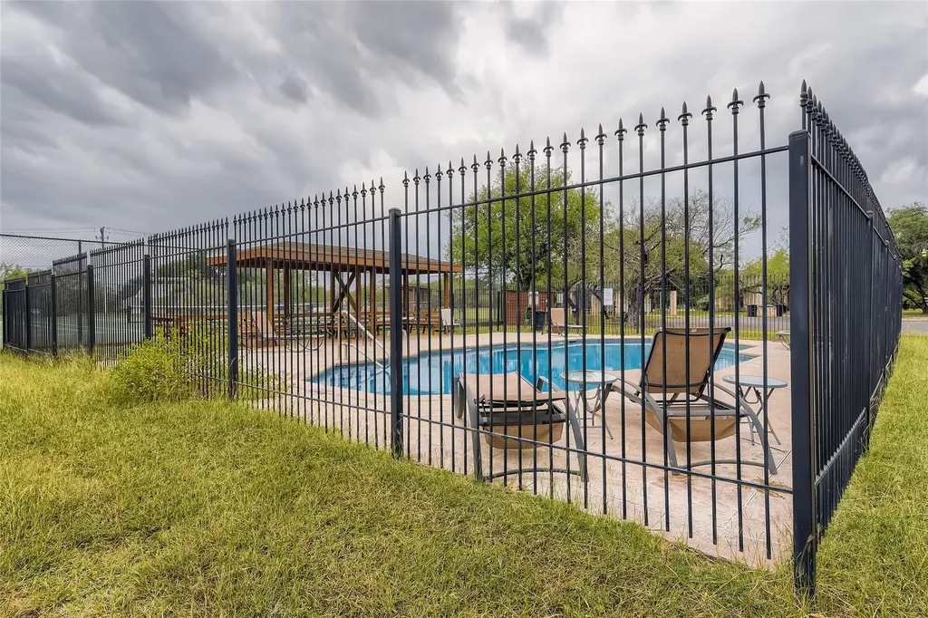 509 Coventry Road Spicewood TX 78669