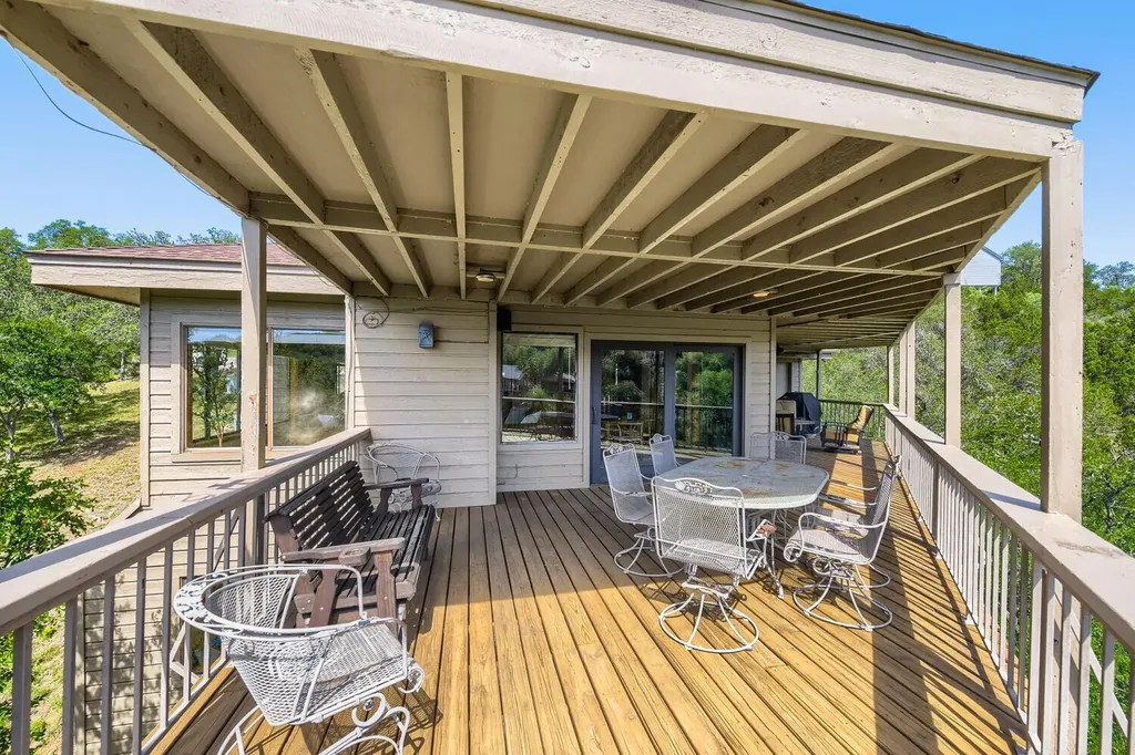509 Coventry Road Spicewood TX 78669