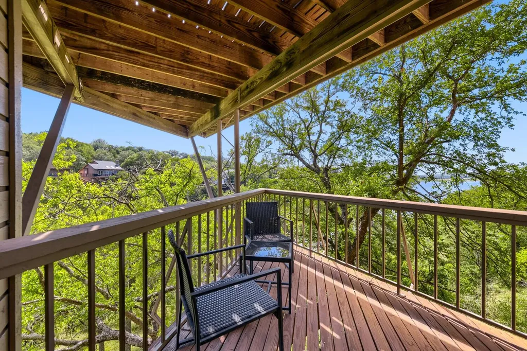 509 Coventry Road Spicewood TX 78669
