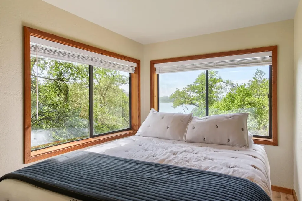 509 Coventry Road Spicewood TX 78669