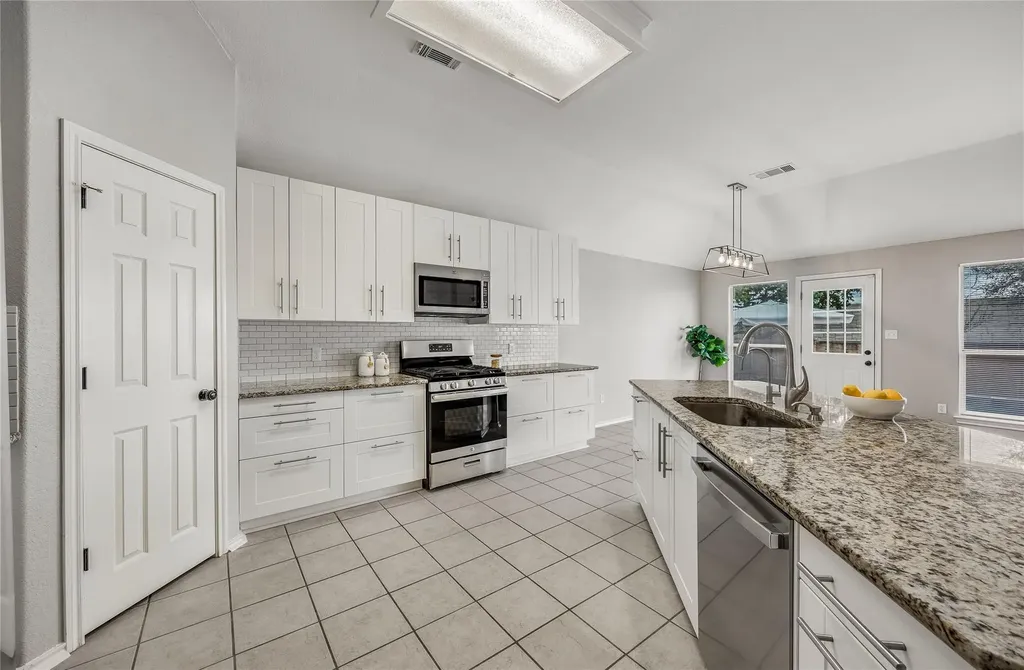 4319 S Summercrest Loop Round Rock TX 78681