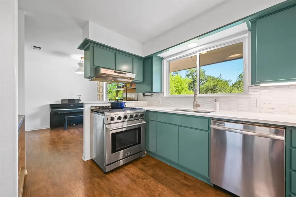 3907 Cresthill Drive Austin TX 78731