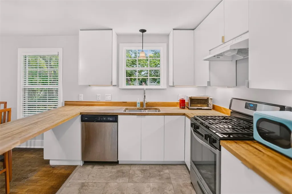 1403 Clifford Avenue Austin TX 78702