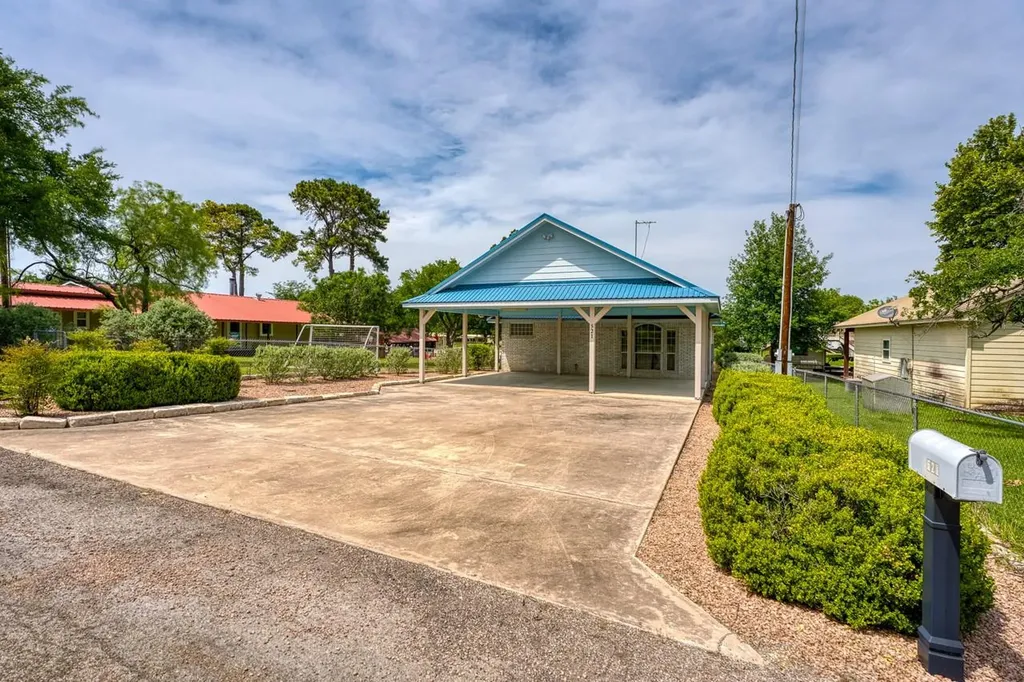 521 E Briarway Drive Granite Shoals TX 78654