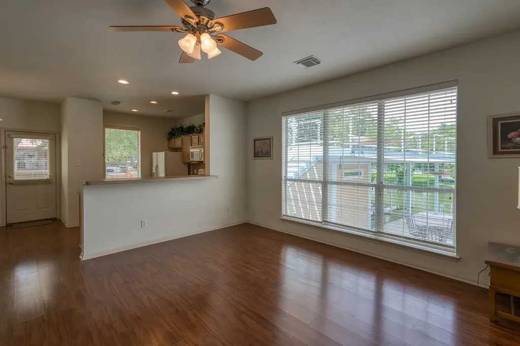 521 E Briarway Drive Granite Shoals TX 78654