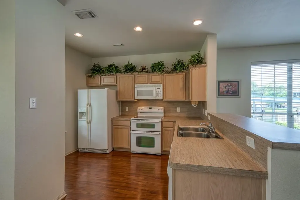 521 E Briarway Drive Granite Shoals TX 78654