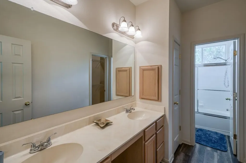 521 E Briarway Drive Granite Shoals TX 78654