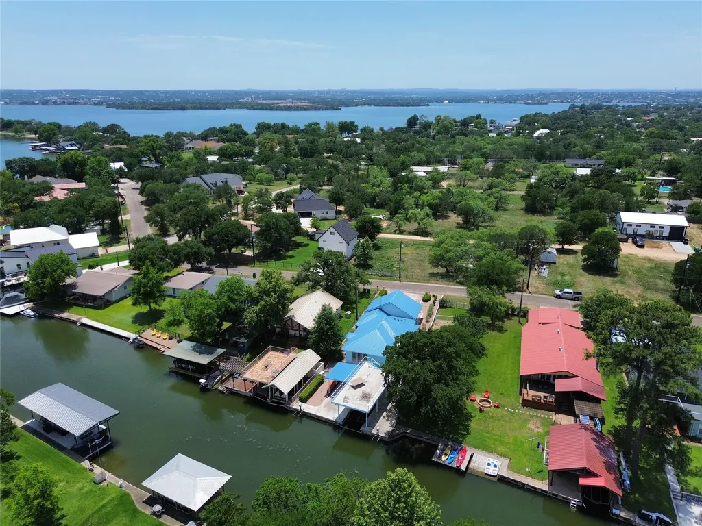 521 E Briarway Drive Granite Shoals TX 78654