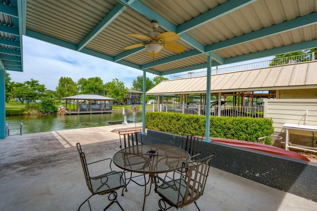 521 E Briarway Drive Granite Shoals TX 78654