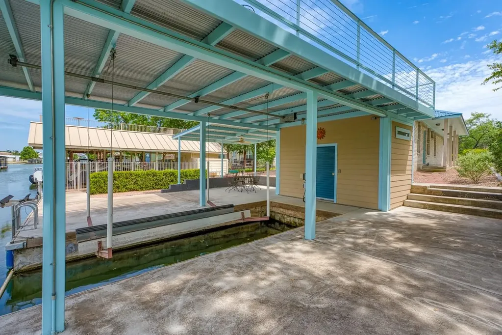 521 E Briarway Drive Granite Shoals TX 78654