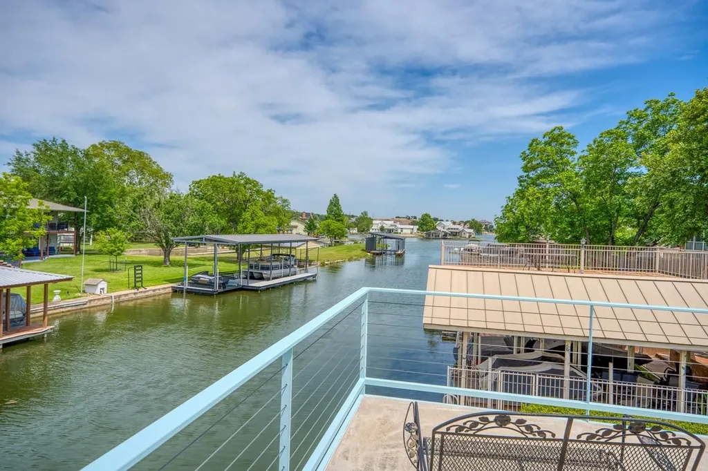 521 E Briarway Drive Granite Shoals TX 78654