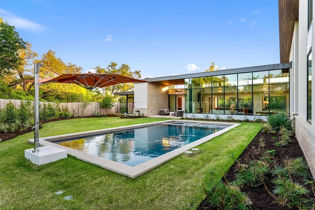 1604 Barclay Drive Austin TX 78746