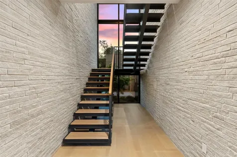 1604 Barclay Drive Austin TX 78746
