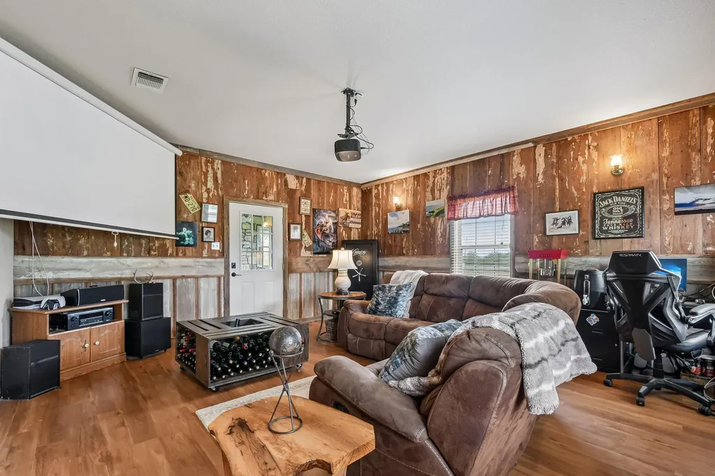 4014 Fm 713 Lockhart TX 78644