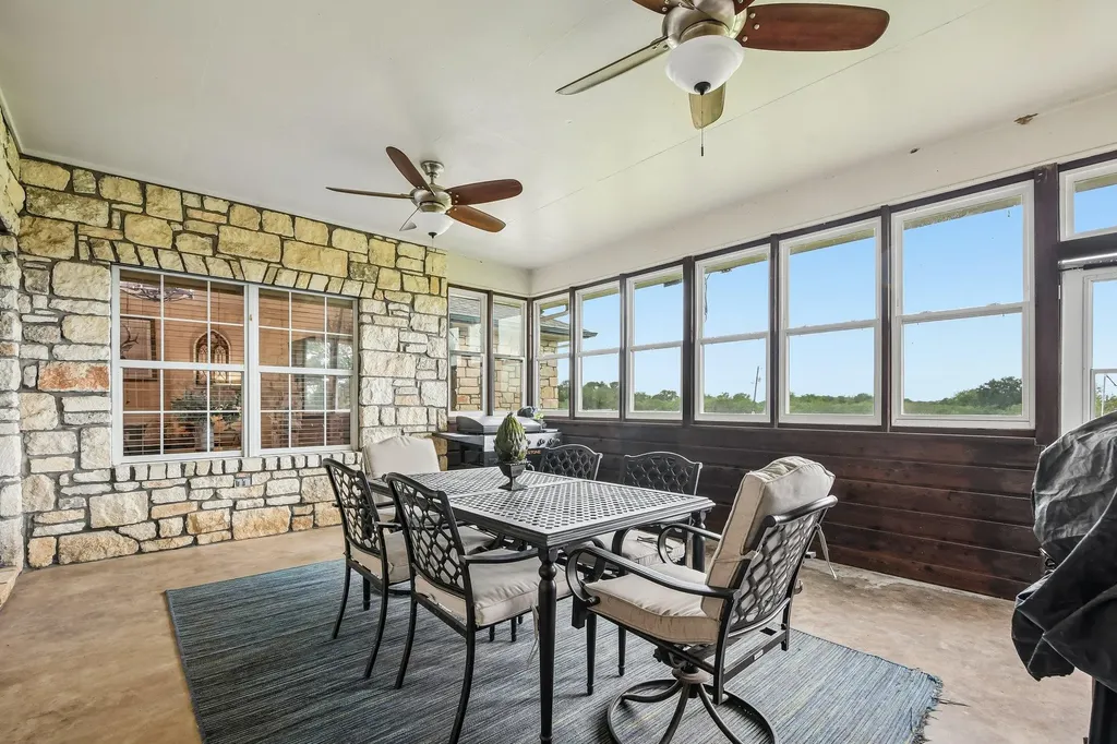 4014 Fm 713 Lockhart TX 78644