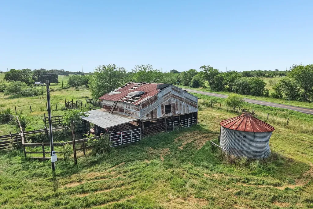 4014 Fm 713 Lockhart TX 78644