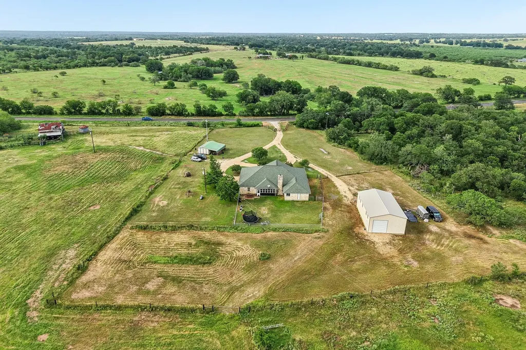 4014 Fm 713 Lockhart TX 78644