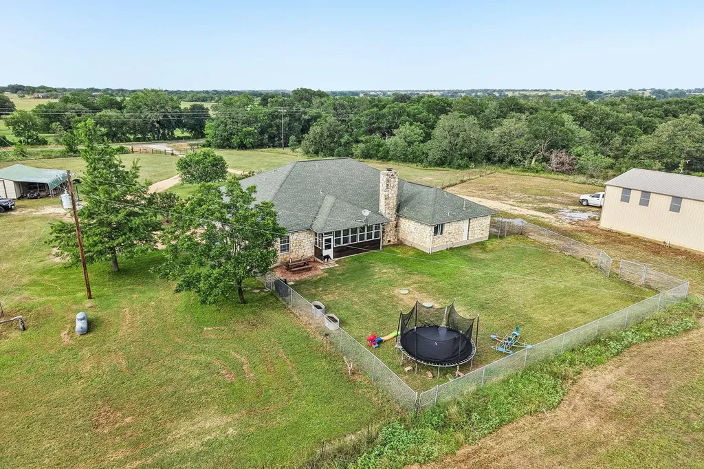 4014 Fm 713 Lockhart TX 78644
