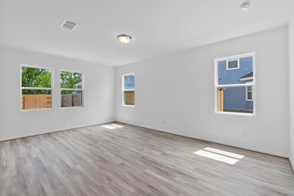 106 Pebblestream Pass Taylor TX 76574