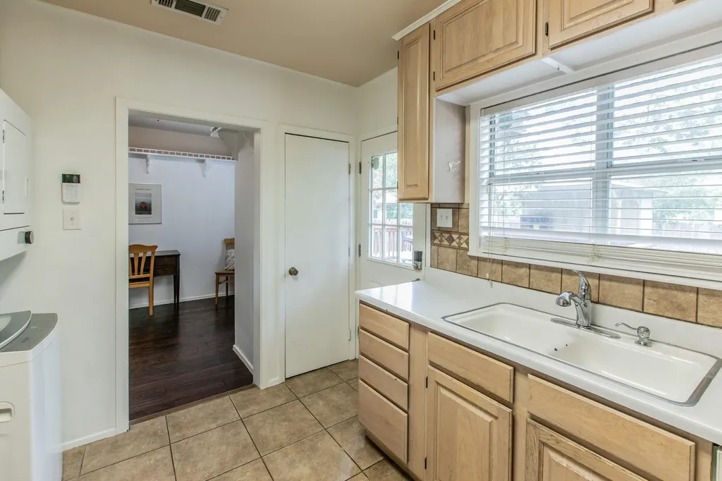 1107 Vargas Road Austin TX 78741