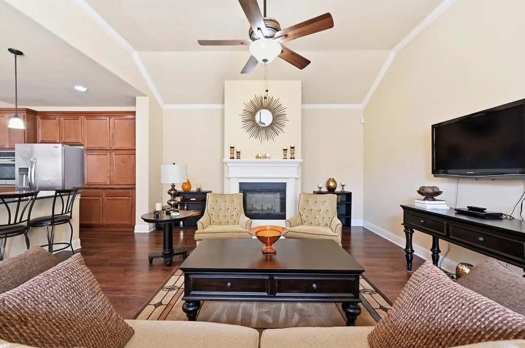 127 Via Villina Buda TX 78610