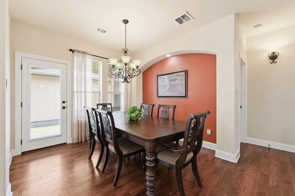 127 Via Villina Buda TX 78610