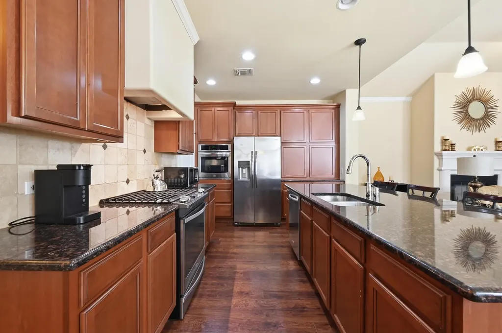 127 Via Villina Buda TX 78610