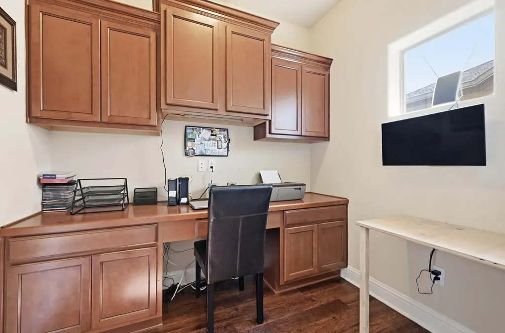 127 Via Villina Buda TX 78610