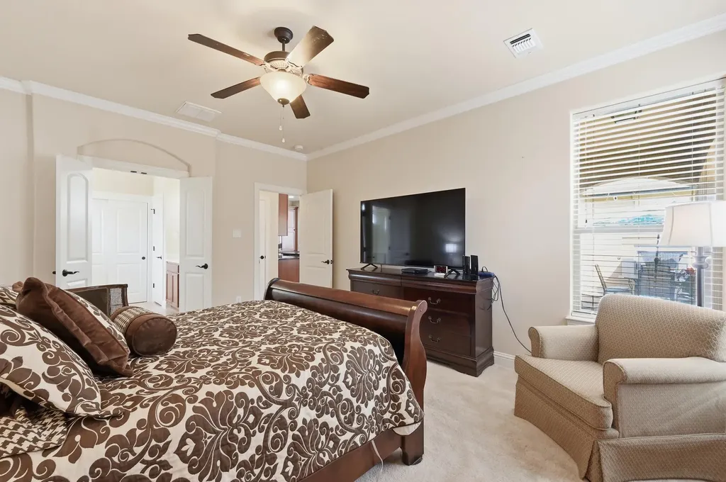 127 Via Villina Buda TX 78610