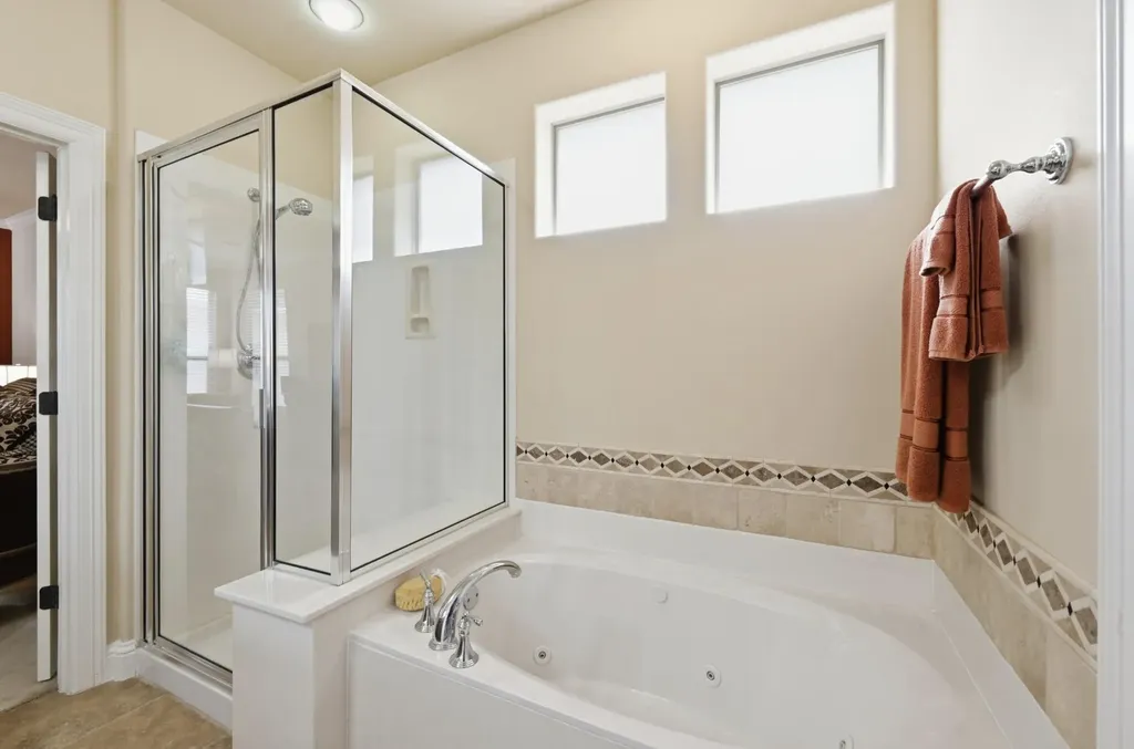 127 Via Villina Buda TX 78610